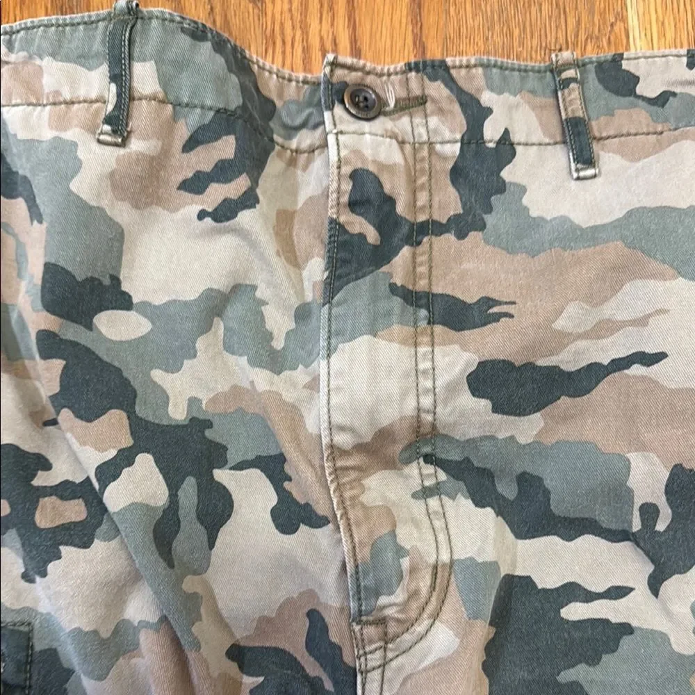 Levi’s Camo Cargo Shorts Men’s 40 Green Brown Camouflage Cotton Casual